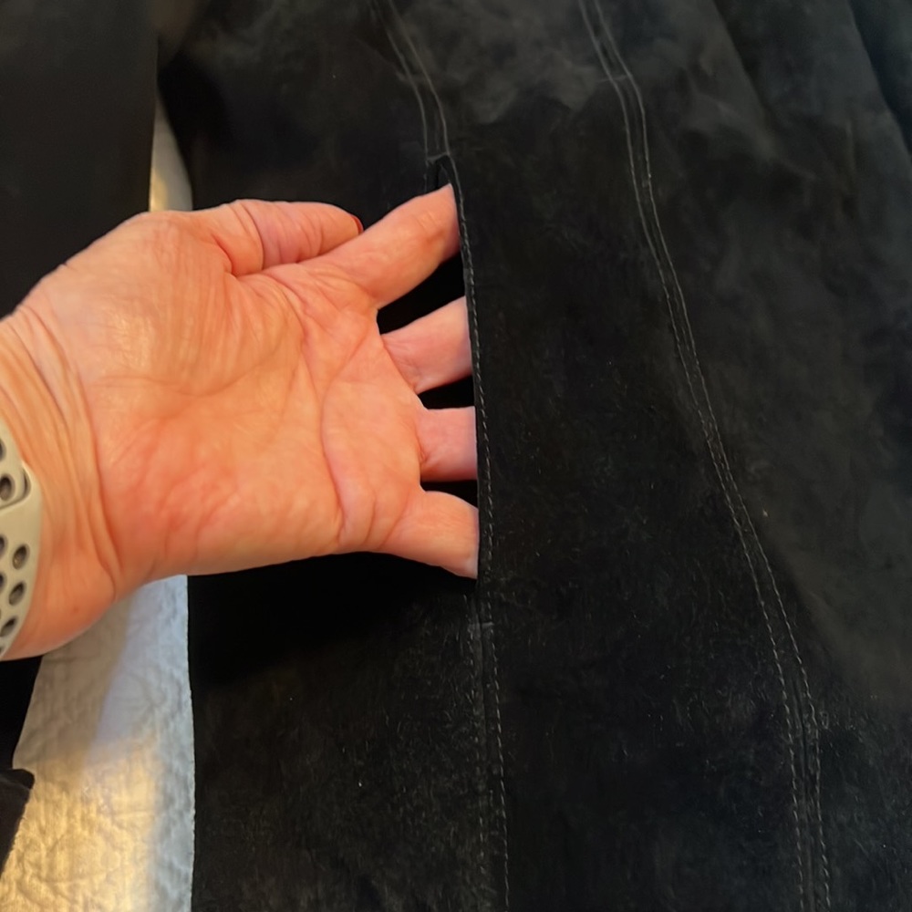 Cropped Leather Jacket - Picture 4 of 7